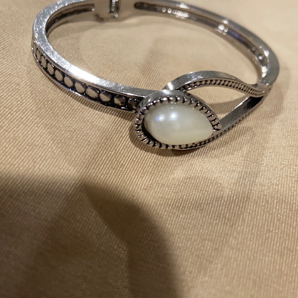 Silver bracelet with faux pearl